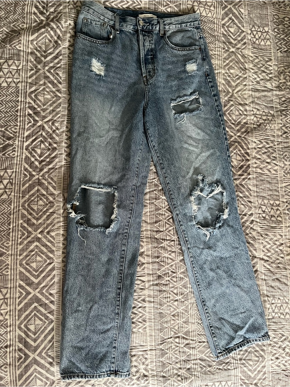 PacSun Women's Straight-Leg Distressed Jeans - Washed Blue